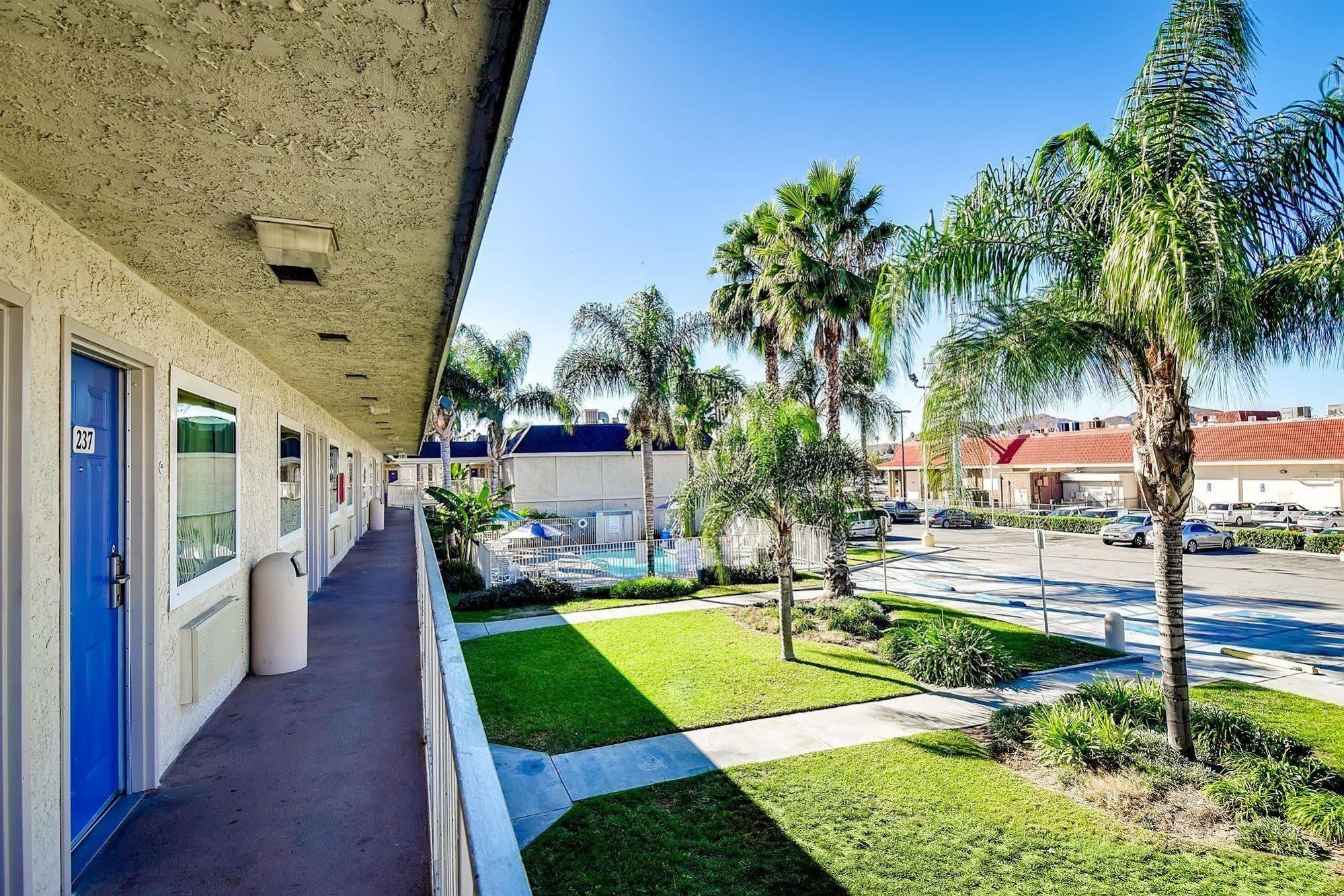 Motel 6-Riverside, Ca - South ภายนอก รูปภาพ