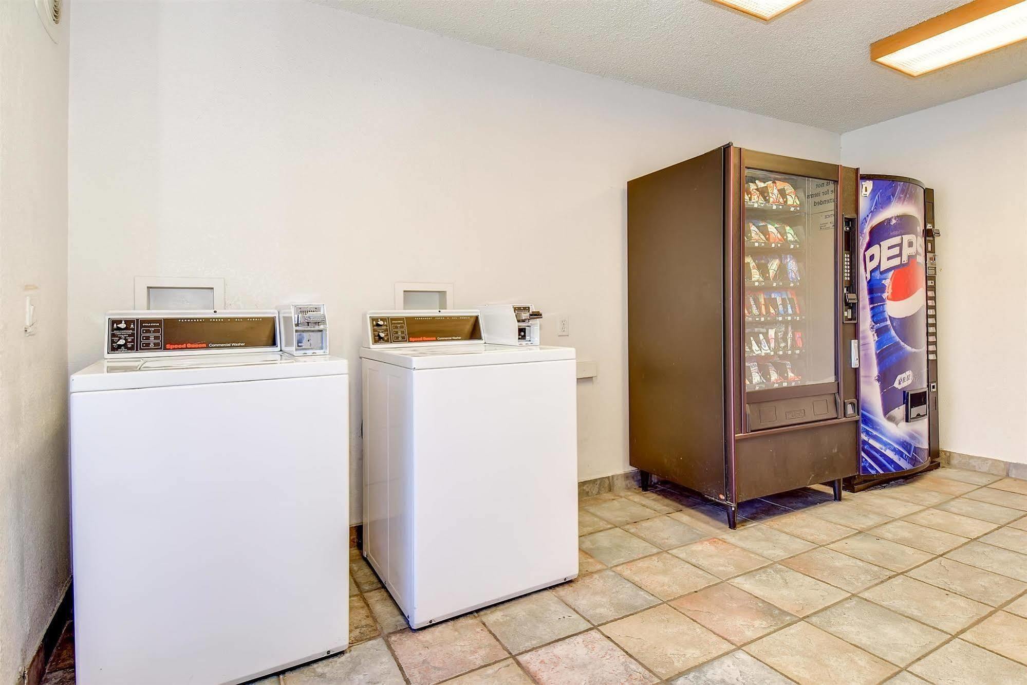 Motel 6-Riverside, Ca - South ภายนอก รูปภาพ